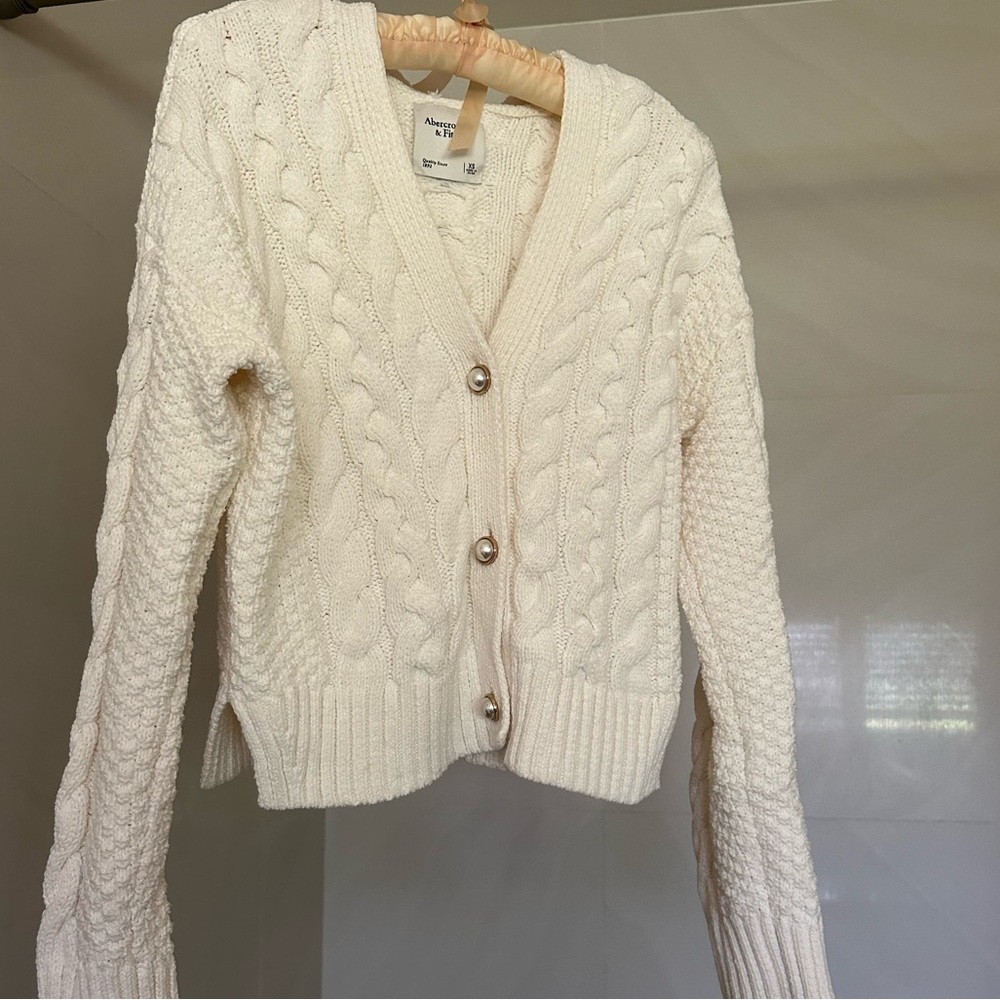 Abercrombie & Fitch Women's Chenille Cable Short Cardigan